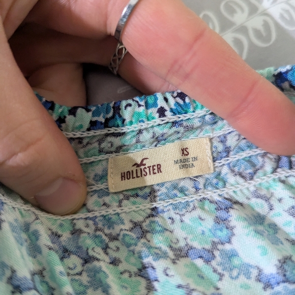 Hollister blue floral romper - Picture 4 of 6